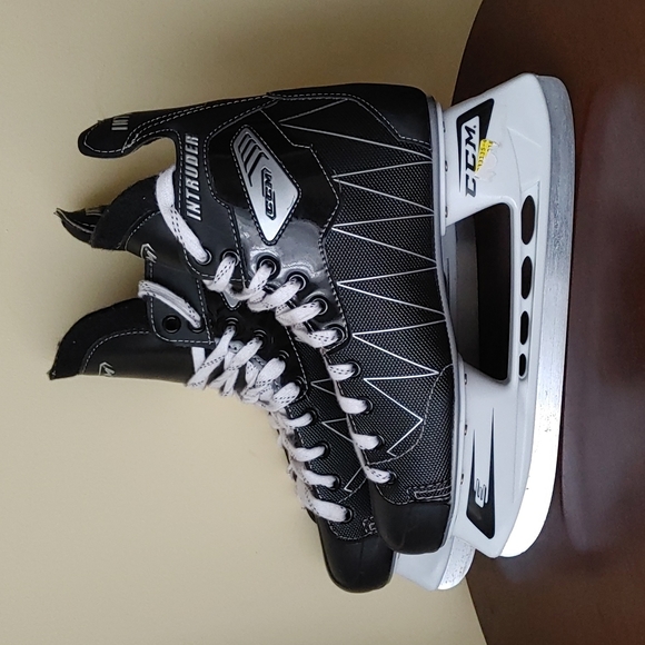 Other - Men's Skate CCM intruder size 10